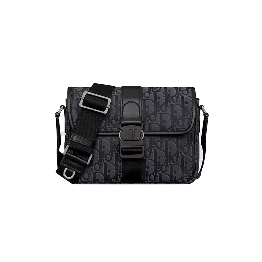 디올 오블리크 트랙 플랩 나일론 스트랩 백